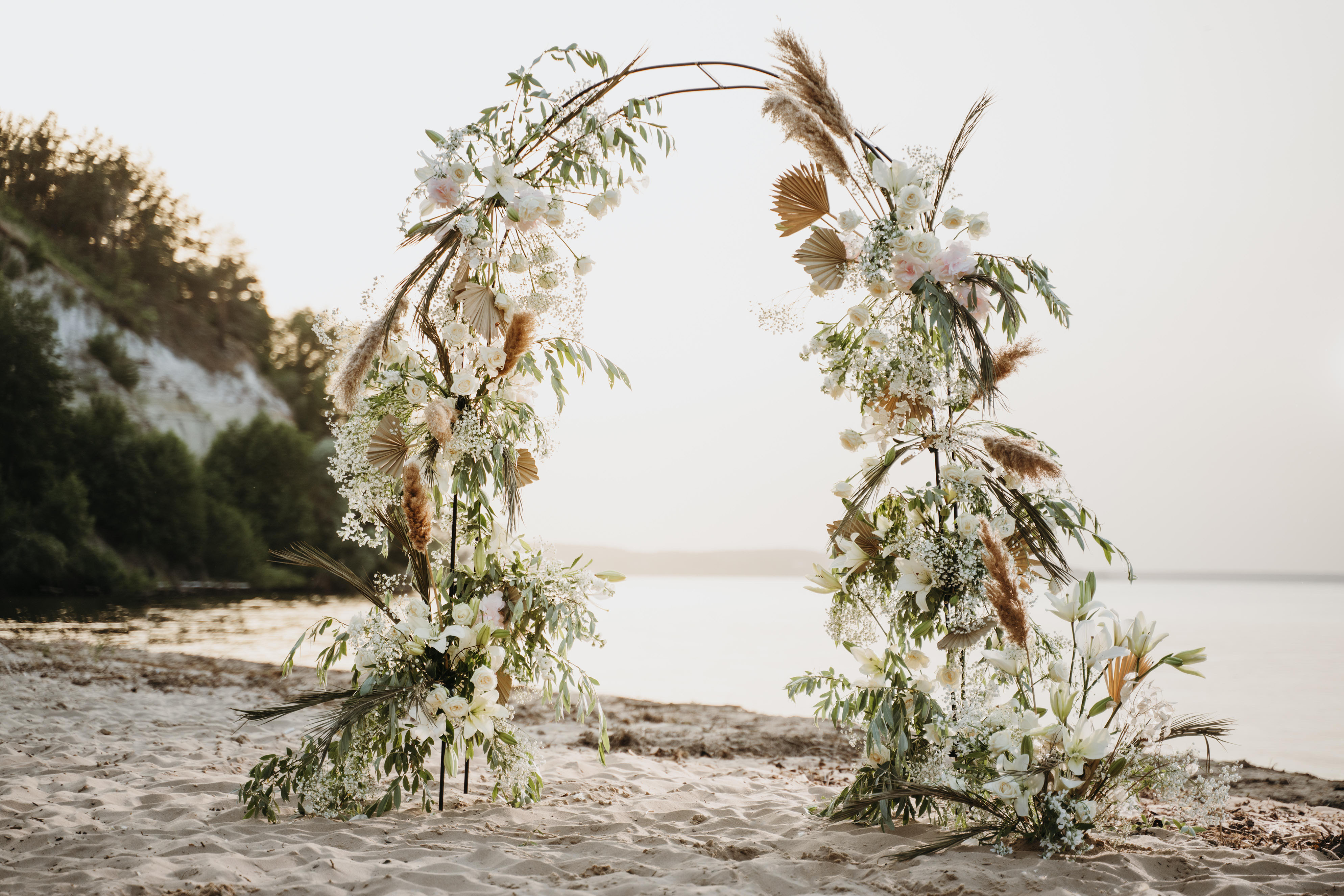 beautiful-arrangement-beach-wedding
